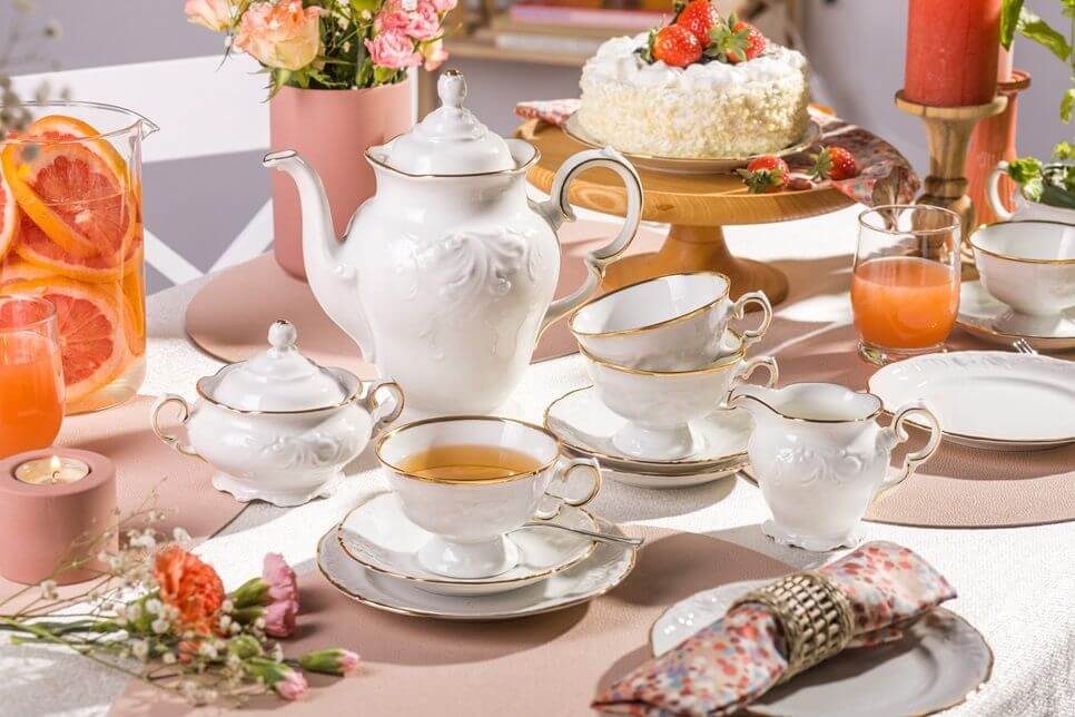 Jak prawidłowo parzyć herbatę i jak ją podawać?