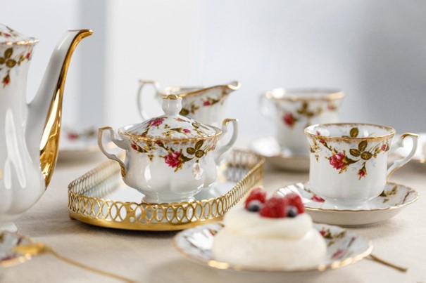 Porcelana w kwiaty, czyli lato zaklęte w dekoracjach